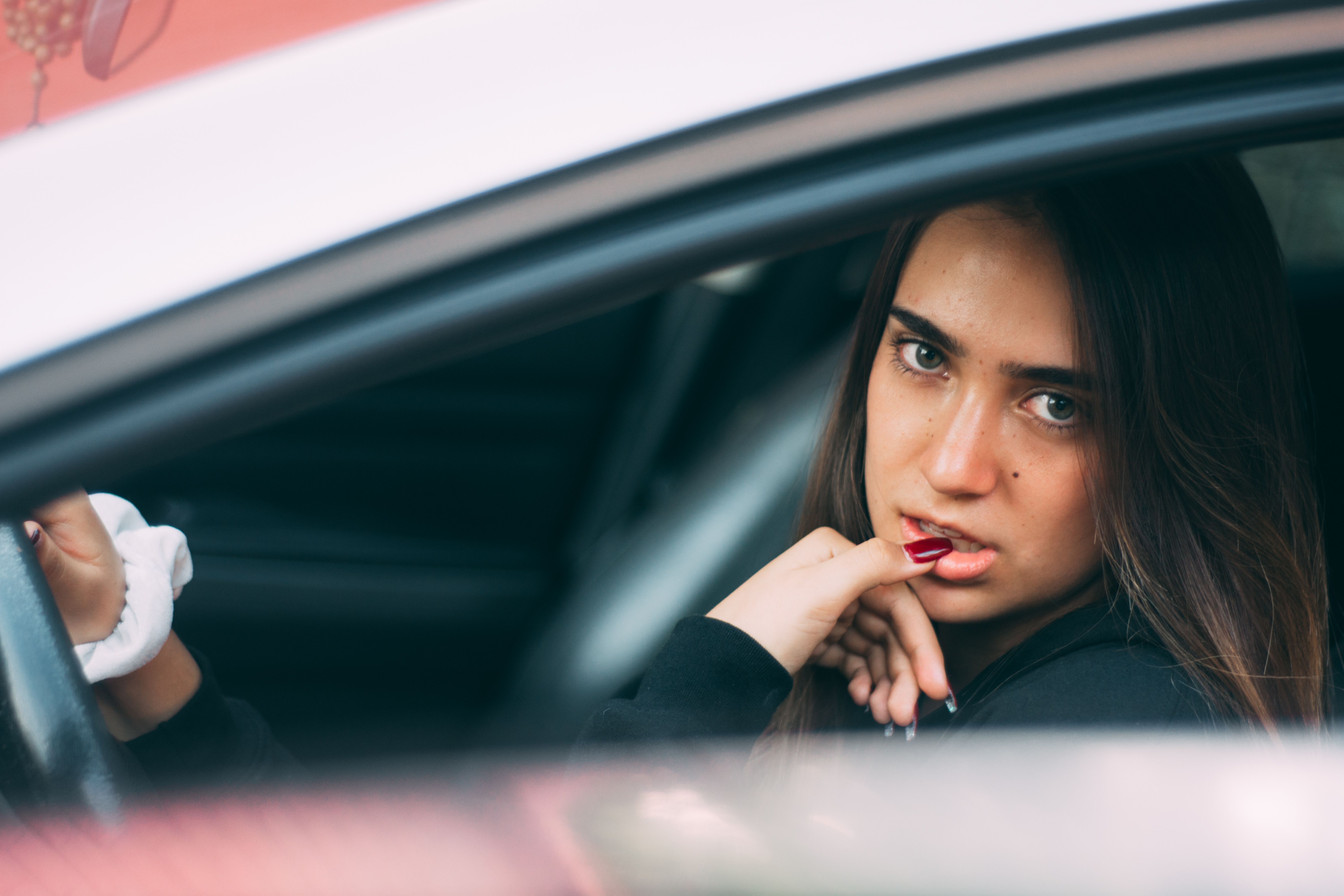 Why distracted driving risks are expanding for commercial trucking fleets — Photo by Alex Paz on Pexels