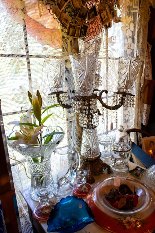 Free stock photo of antique shop, crystal glass, flowers in a vace