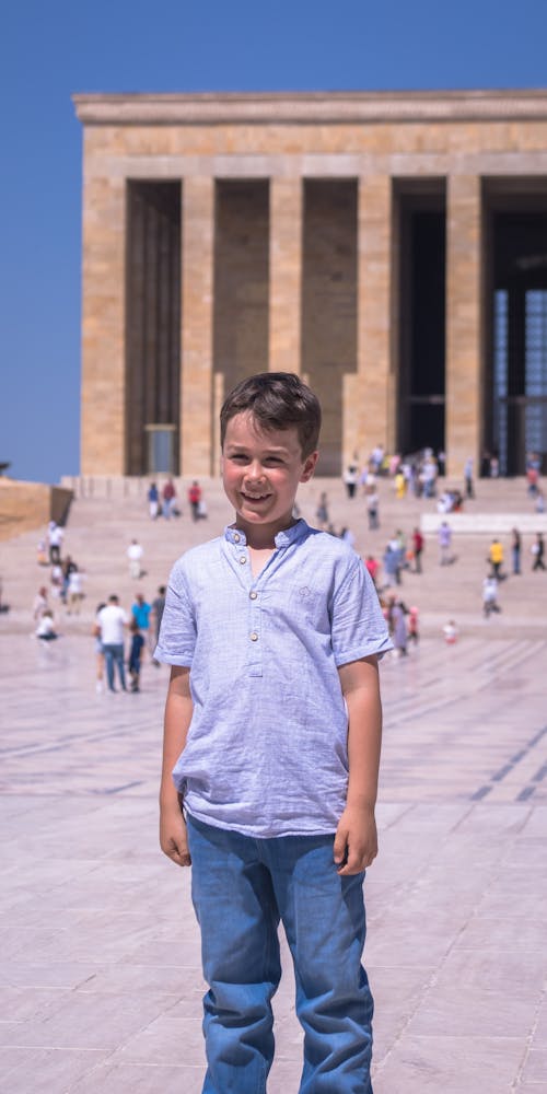 açık portre, anıtkabir, çocuk içeren Ücretsiz stok fotoğraf