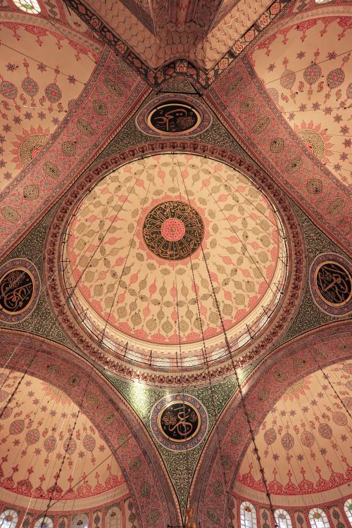 Ceiling in Mosque 路 Free Stock Photo