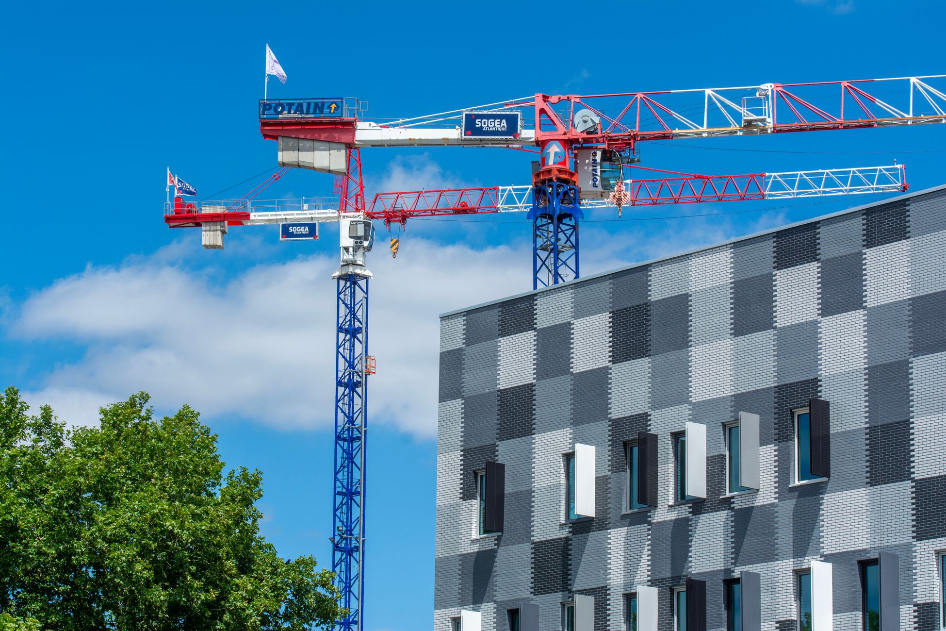 Rechter zet streep door woningplan en verplaatsing voetbalveld Den Hout