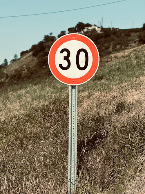 Photo of a Speed Limit Sign 