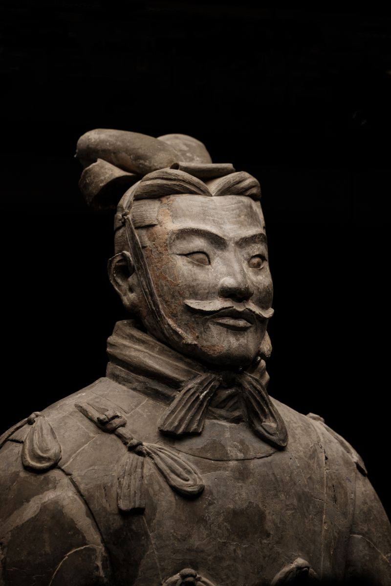 Rosto de um guerreiro de terracota