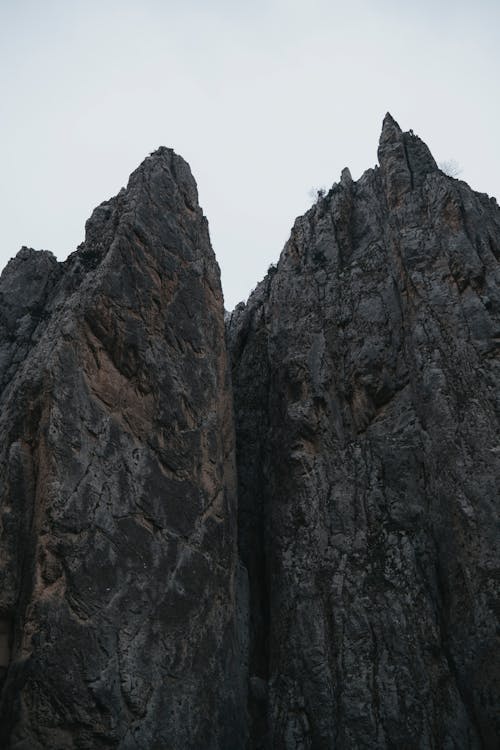 Gratis arkivbilde med bergformasjon, ekstremt terreng, klatre