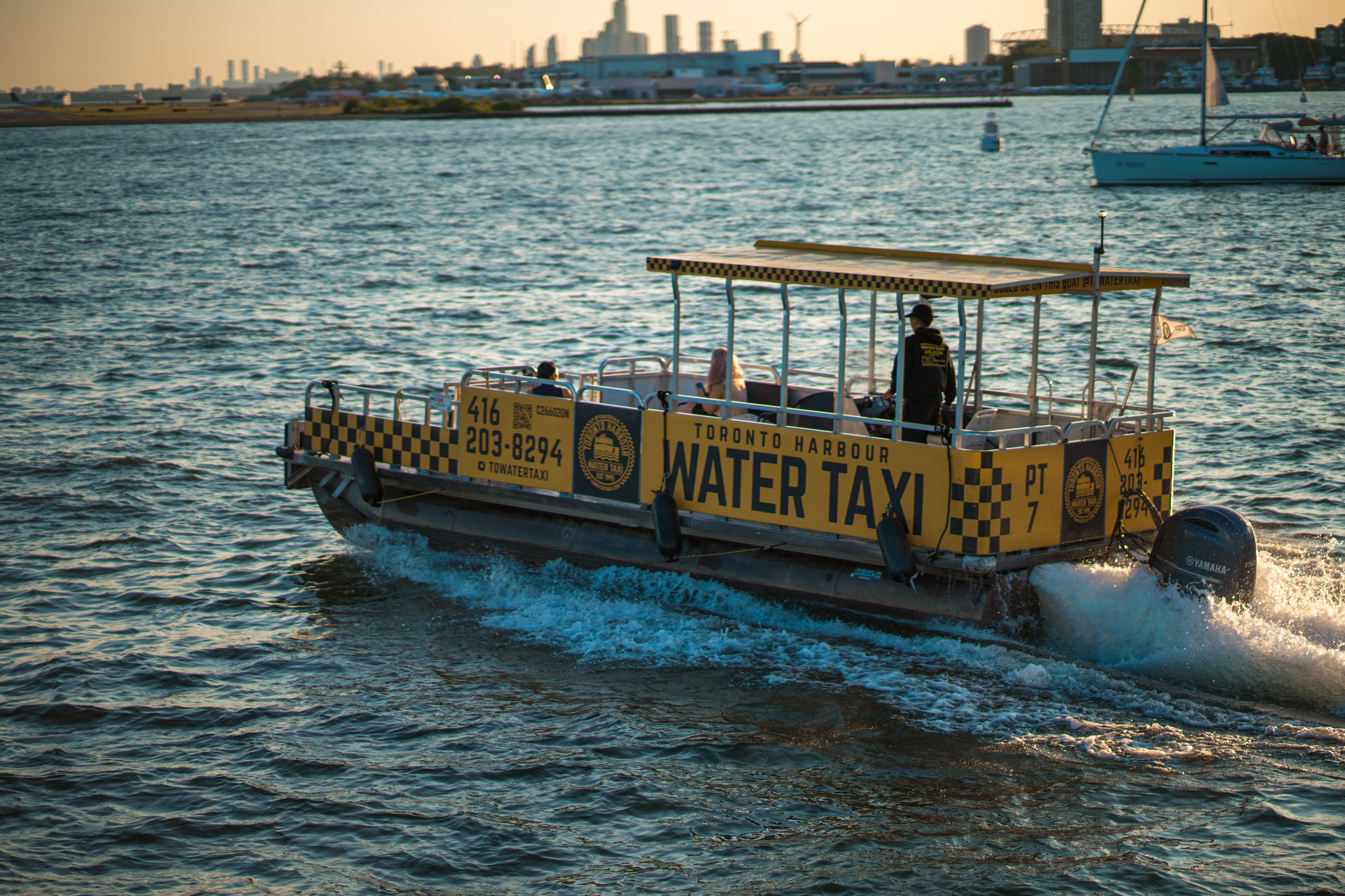 Toronto Island Water Taxi Service · Free Stock Photo