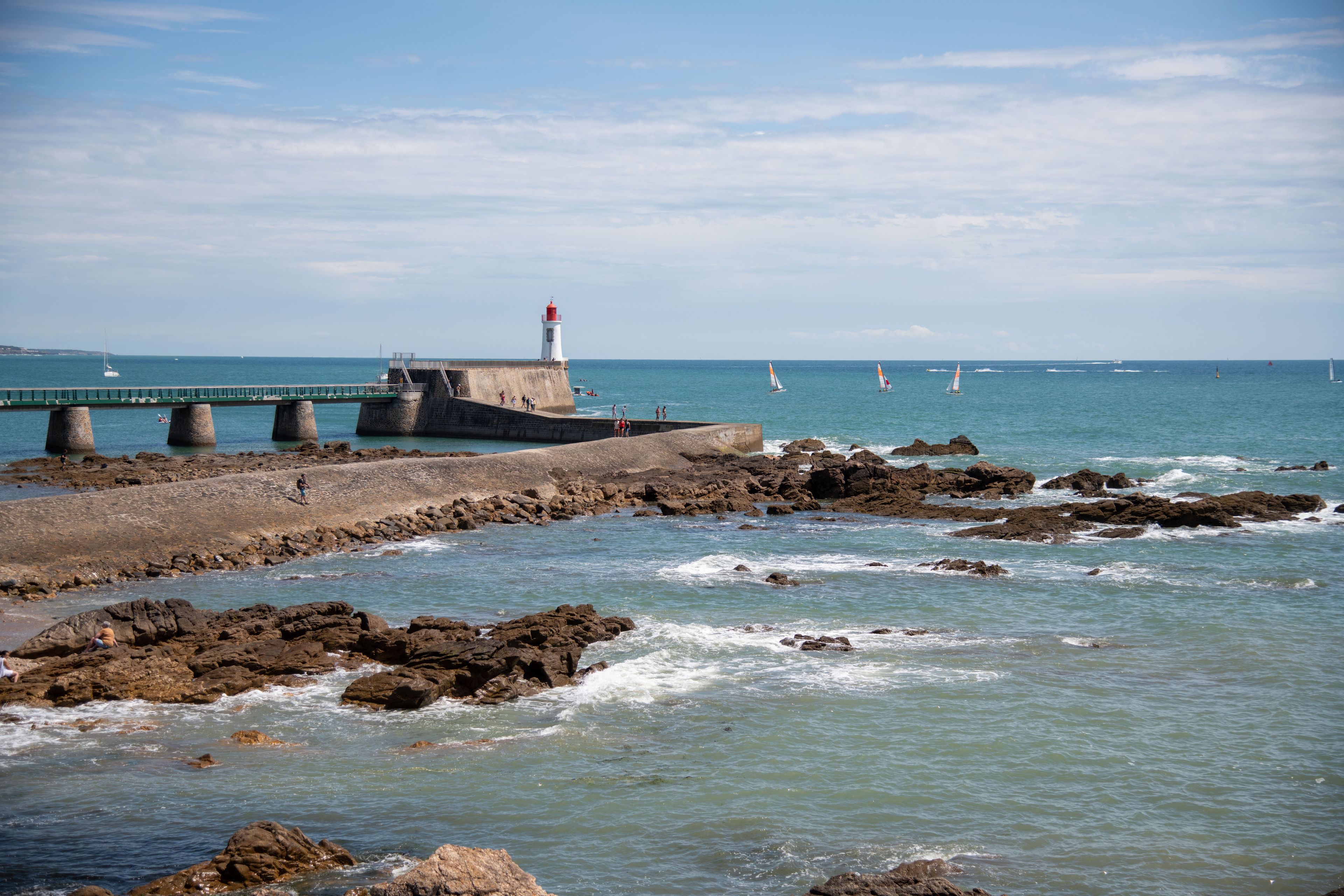 Les Sables-d'Olonne Talmont Airport (LFOO), Les Sables-d'Olonne — private jet cleaning