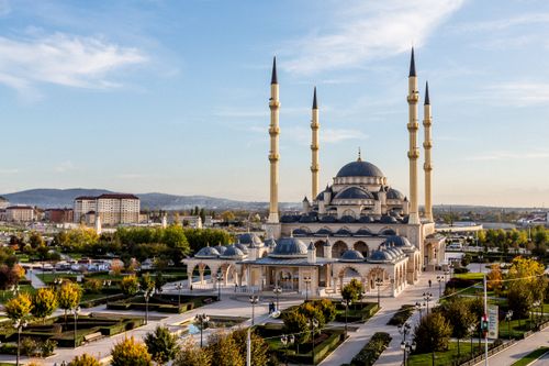 Free Aerial view of the Akhmad Kadyrov Mosque in Grozny, showcasing its stunning architecture and minarets. Stock Photo