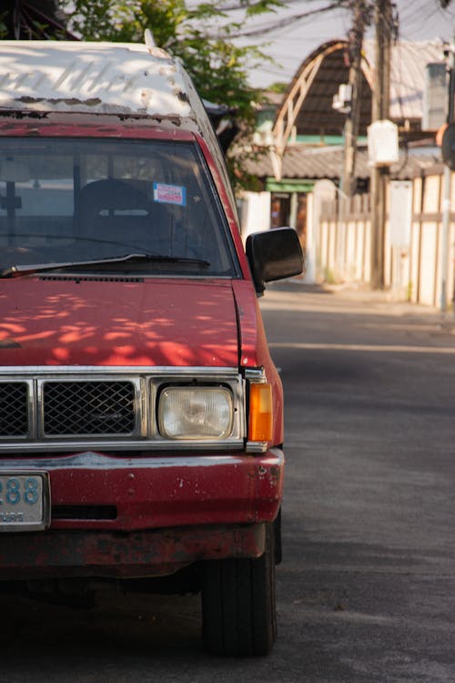 Immagine gratuita di auto, cittadina, rosso