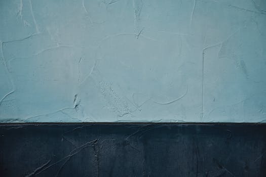 纹理墙艺术以复古风格与蓝色色调的对比，展现了丰富的细节