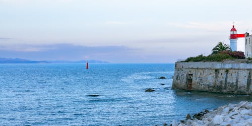 akşam karanlığı, deniz, deniz feneri içeren Ücretsiz stok fotoğraf