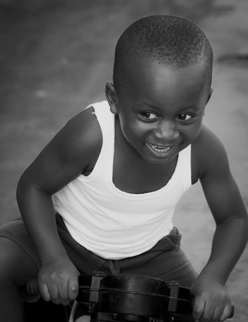 Gratis stockfoto met gekleurde jongen, glimlachen, hemd