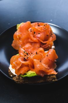 Spaghetti with Pesto Salmon
