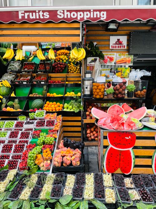 Free Vibrant array of fresh fruits at an Istanbul street market, showcasing diverse produce offerings. Stock Photo