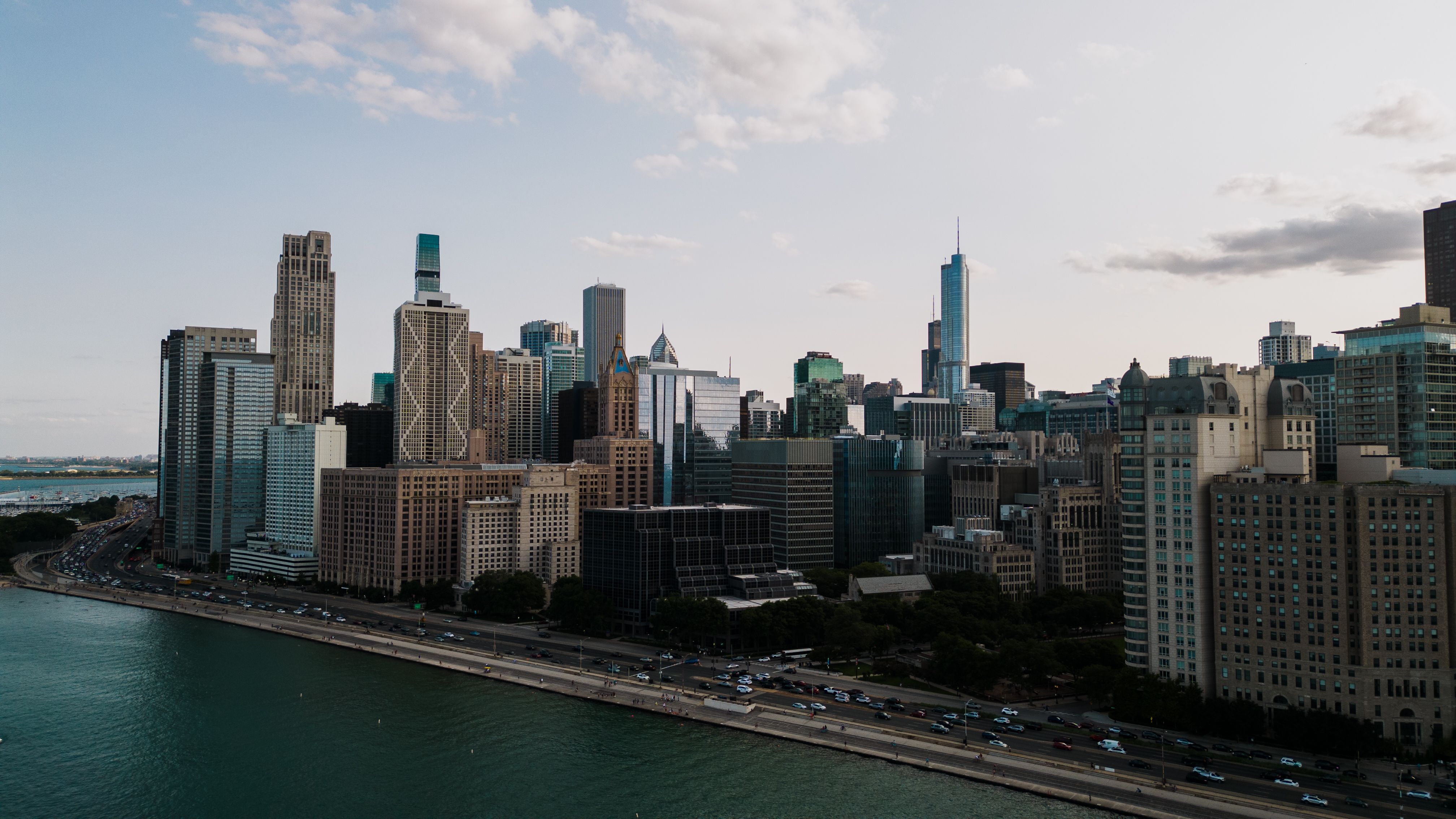 Buildings on Lakeshore in Chicago in USA · Free Stock Photo