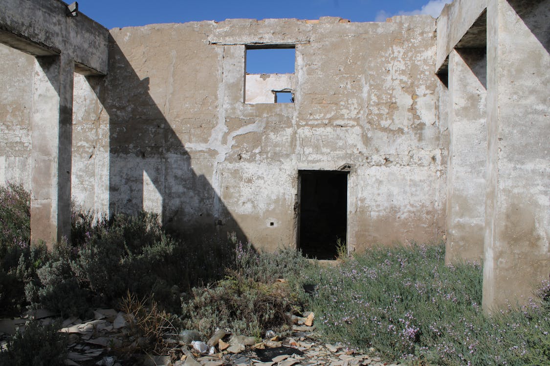 nave abandonada junto a la vía verde entre San Fernando y Puerto Real