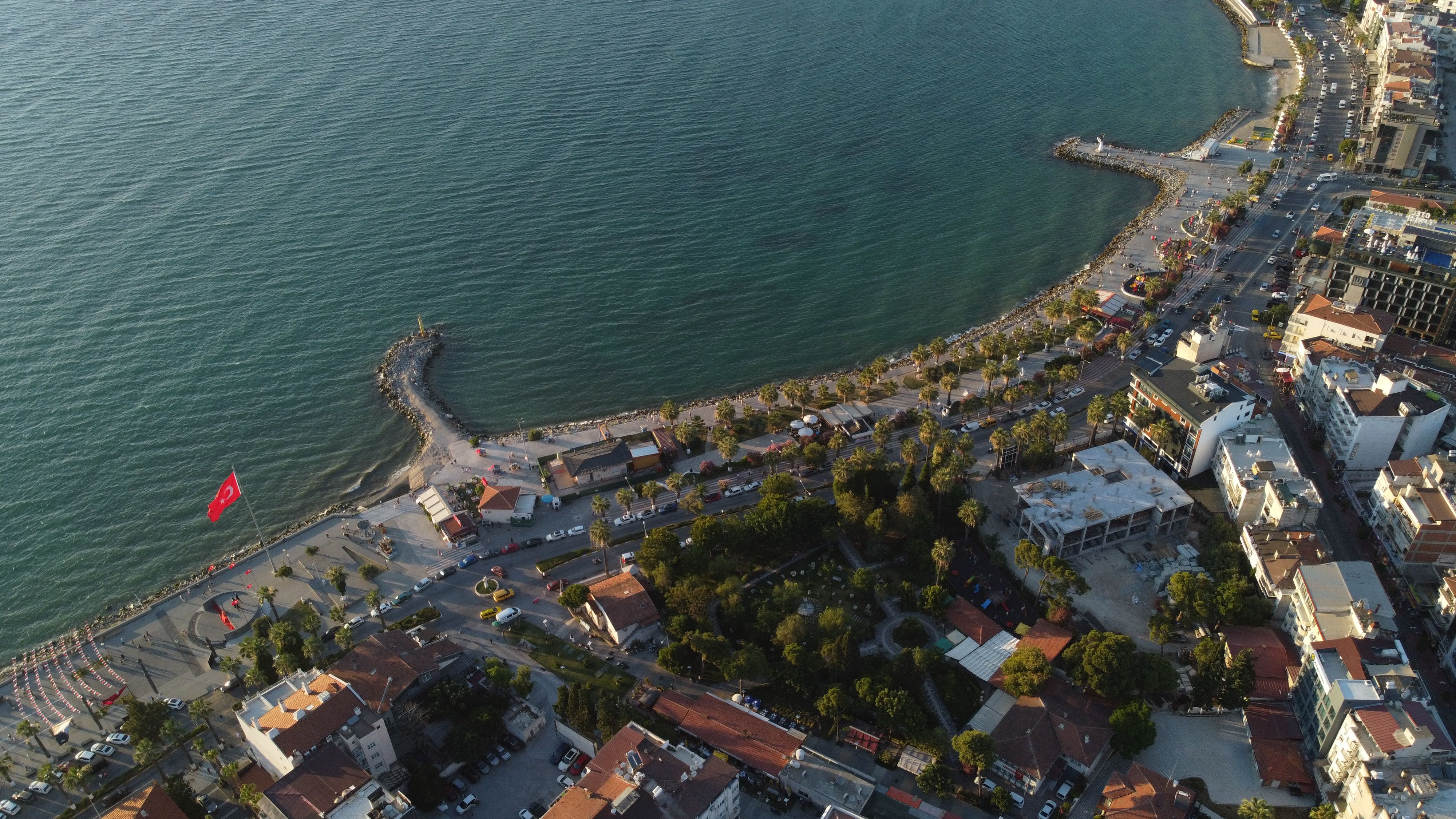 Stunning aerial view of Kuşadası, Türkiye showcasing its scenic coast and vibrant city life.