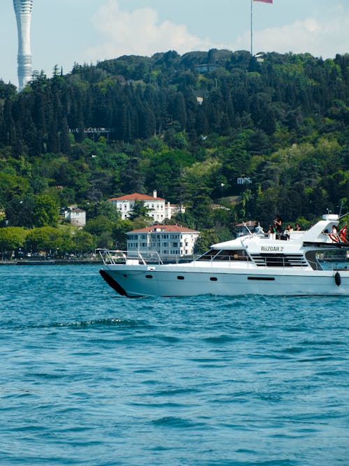 Yacht ini Bay