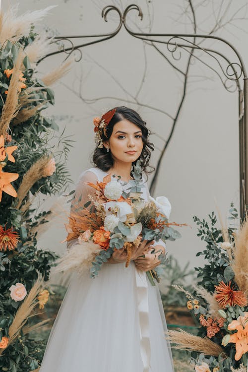 갈색 머리, 결혼 사진, 꽃의 무료 스톡 사진