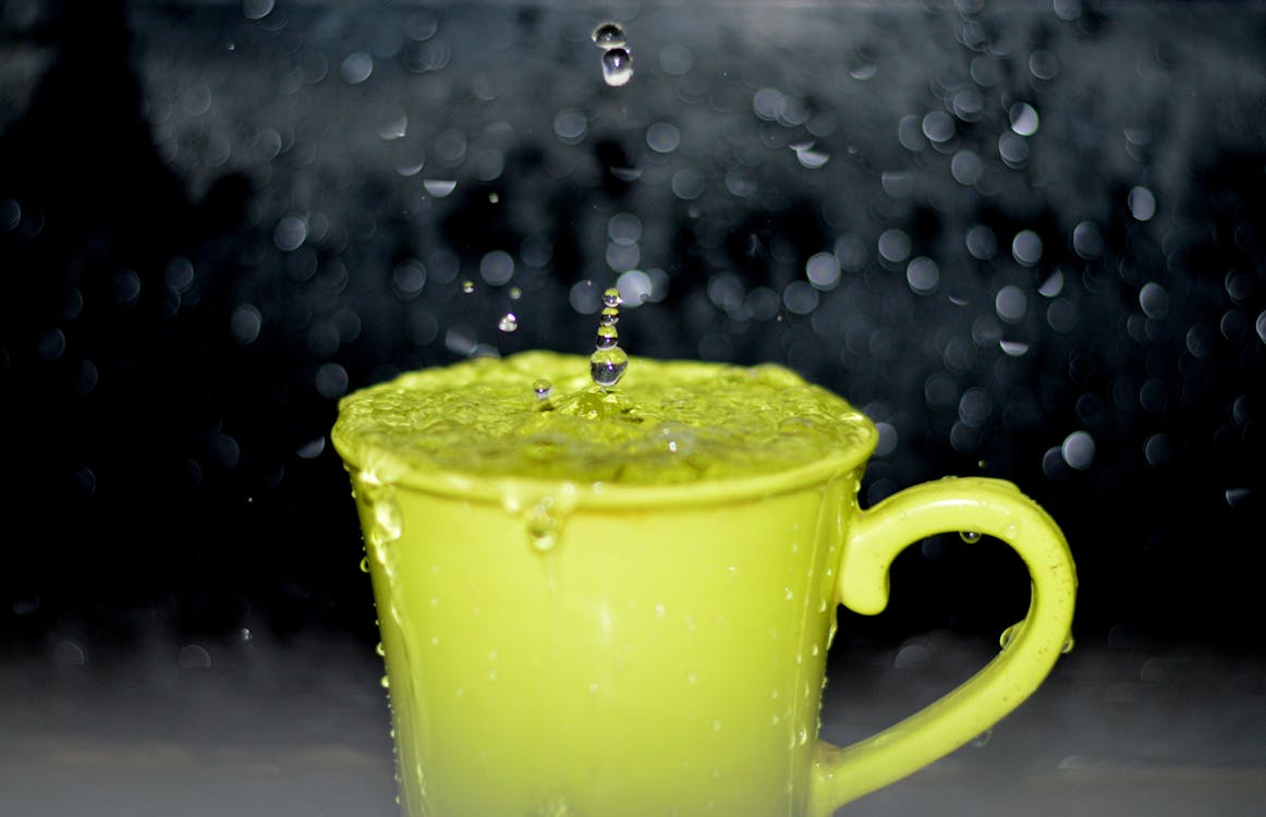 Free Yellow Ceramic Mug With Water Droplets in Time Lapse Photography Stock Photo