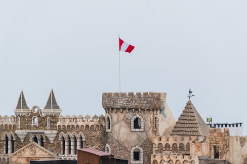 Foto stok gratis arsitektur gothic, bendera, eksterior bangunan