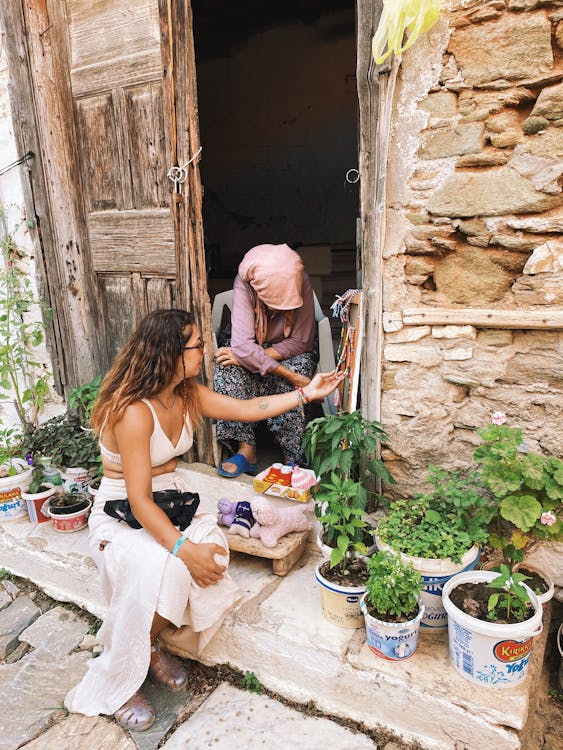 bakmak, bitkiler, dekorasyonlar içeren Ücretsiz stok fotoğraf