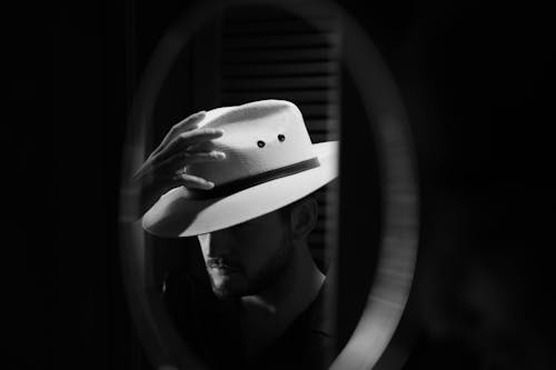 Darmowe zdjęcie z galerii z czarno-biały, fotografia mody, kapelusz