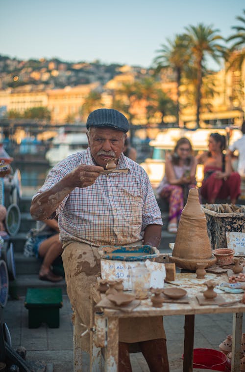 Fotos de stock gratuitas de adulto, al aire libre, alfarero