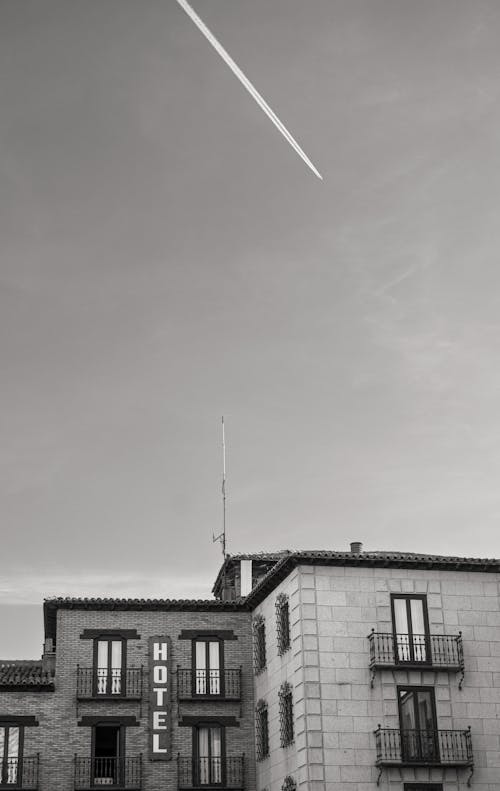 Fotos de stock gratuitas de blanco y negro, cielo limpio, edificios