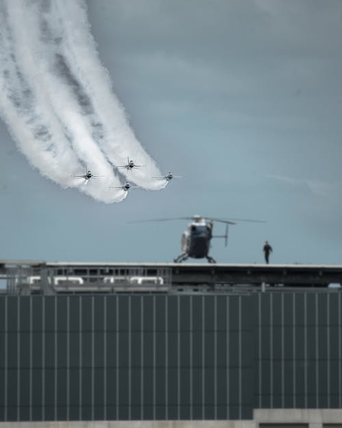 Kostenloses Stock Foto zu ausstellung, blauer himmel, draußen, fliegen