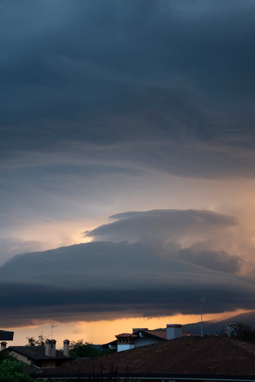 Immagine gratuita di alba, cielo coperto, cielo drammatico