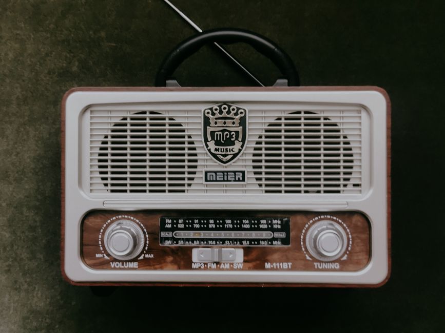 Funky House Rádio Online vs Playlists do YouTube: Onde Aproveitar Melhor em 2024?