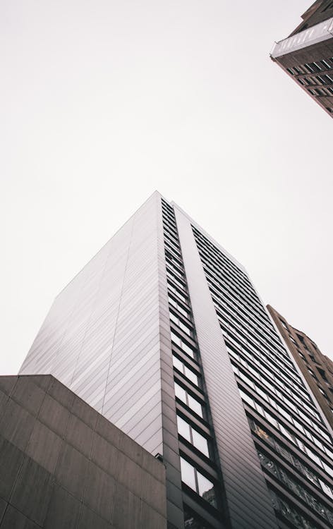 Fotografía De ángulo Bajo De Edificio De Gran Altura