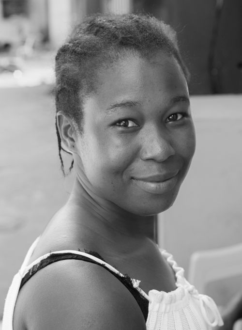 Free Charming black and white portrait of a smiling woman looking at the camera. Stock Photo