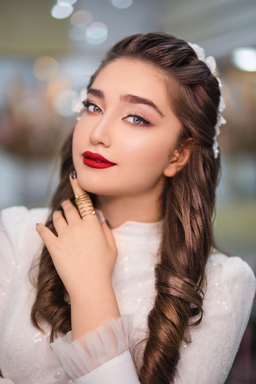 Free Sophisticated woman with brown hair, red lipstick, elegant pose in fashion photography. Stock Photo