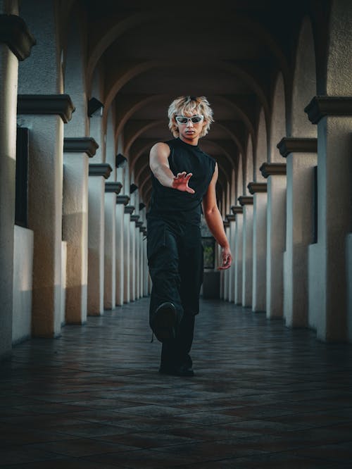 Základová fotografie zdarma na téma asiat, blond, černé oblečení