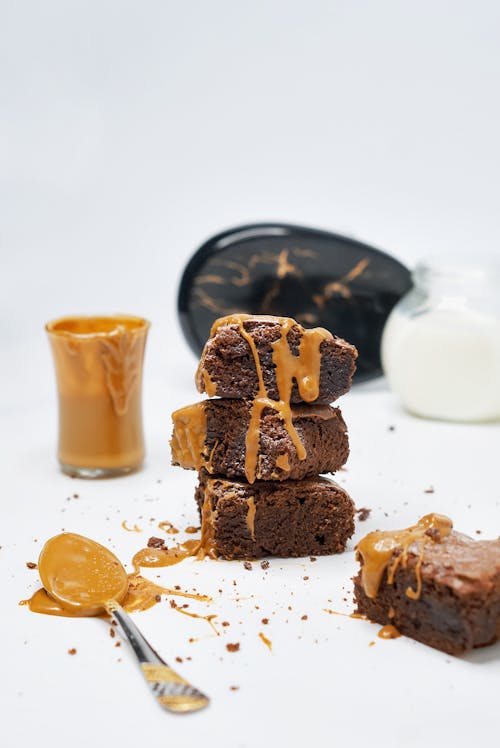 Foto d'estoc gratuïta de brownies, caramel, cullera