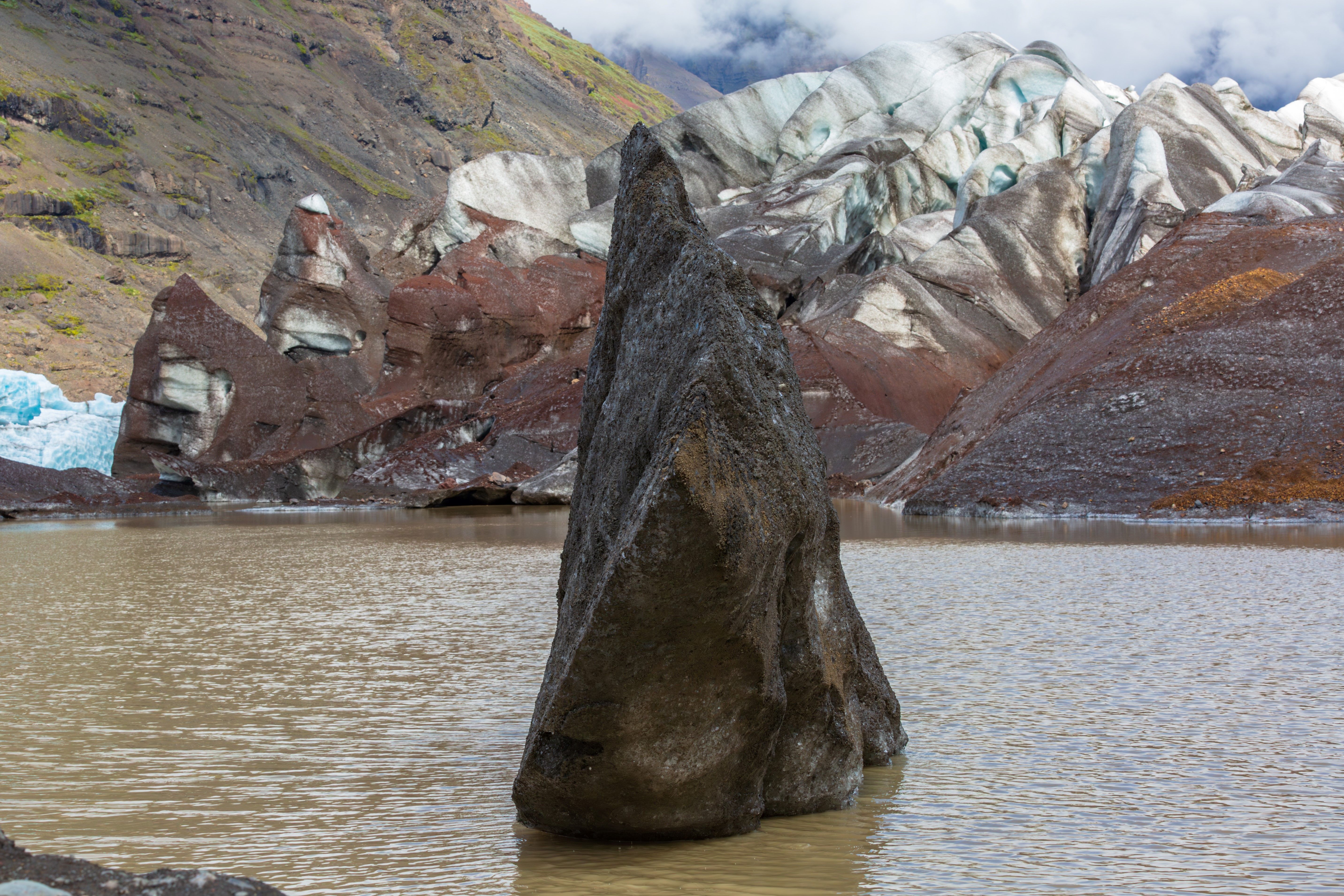 Rock on Lakeshore · Free Stock Photo