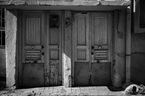 Základová fotografie zdarma na téma černobílý, dřevěný, dveře