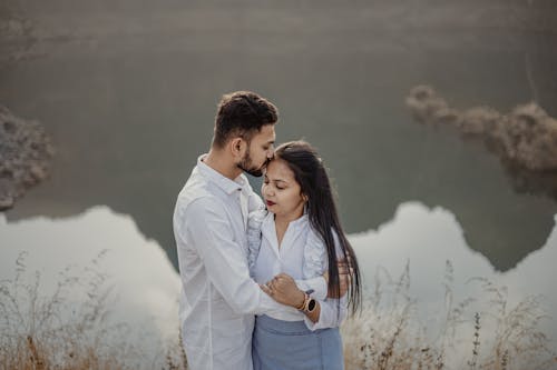 Fotobanka s bezplatnými fotkami na tému Ážijčanka, blúzky, bozkávanie