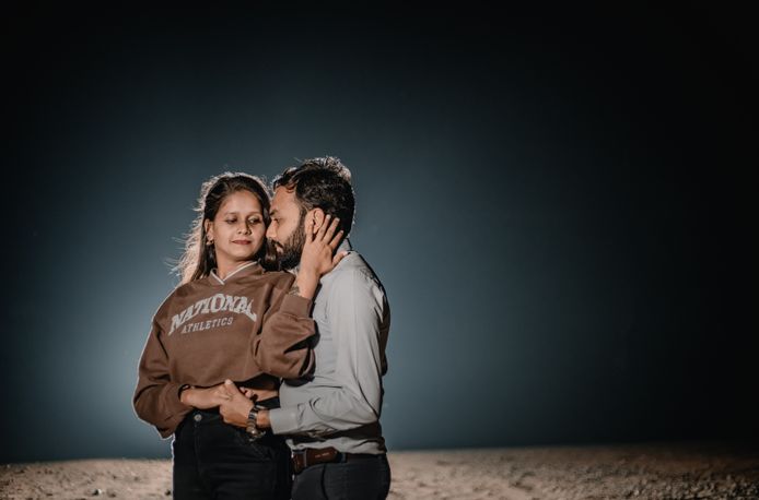 Online dating: starting a conversation on a niche platform