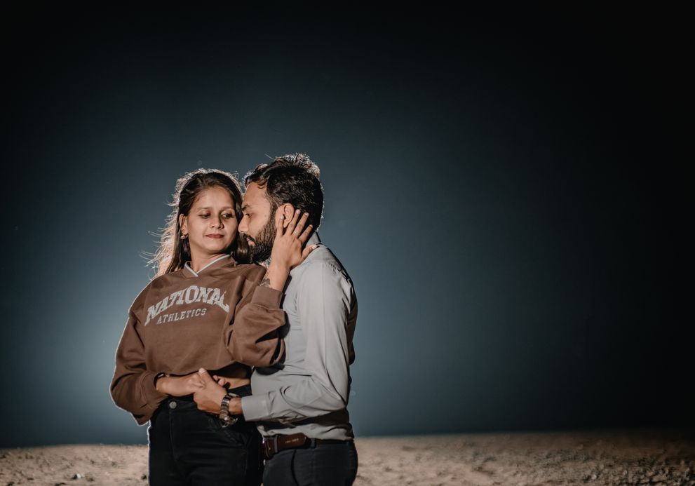 Online dating: starting a conversation on a niche platform