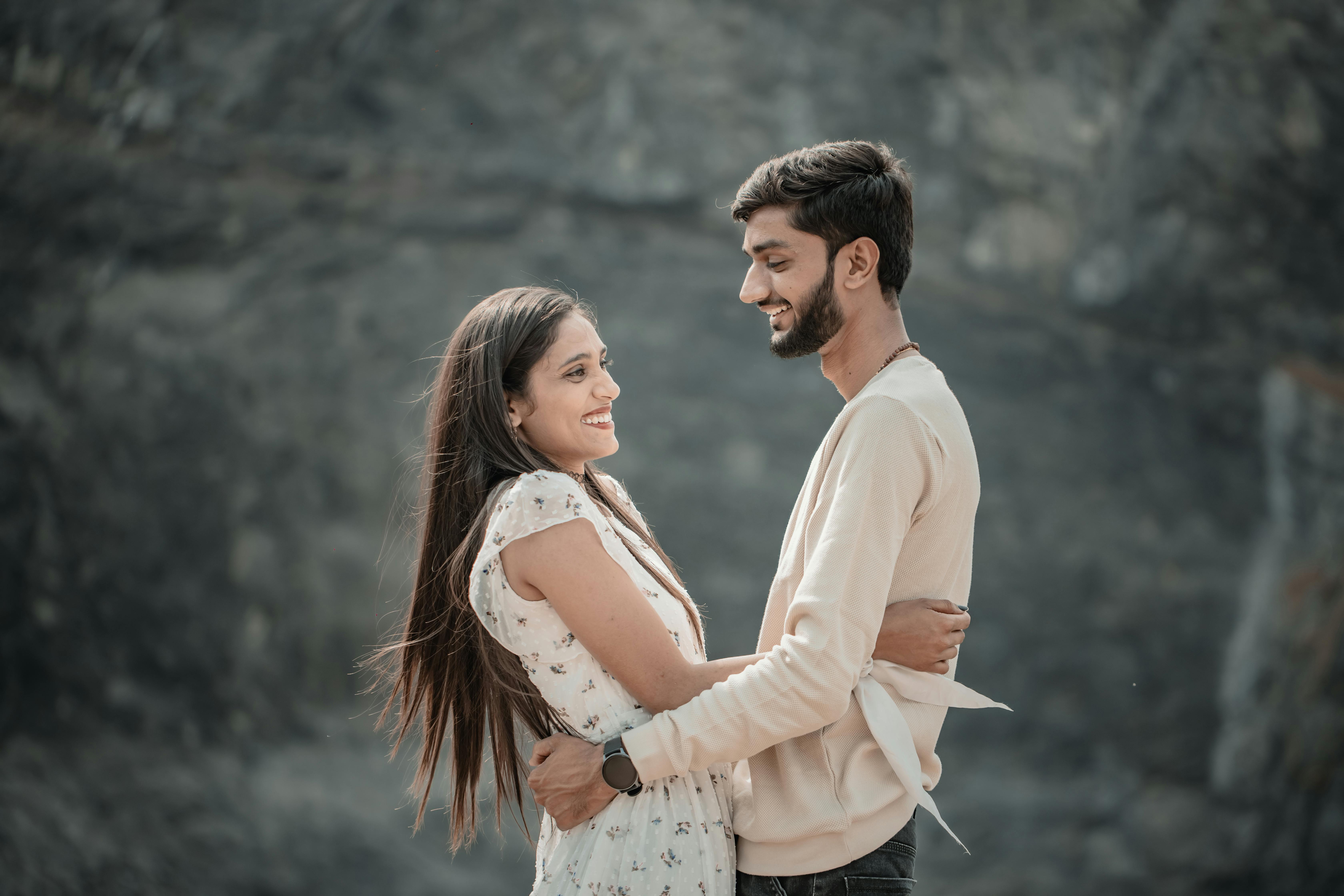 Master the Art of Posing Couples with These Expert Tips