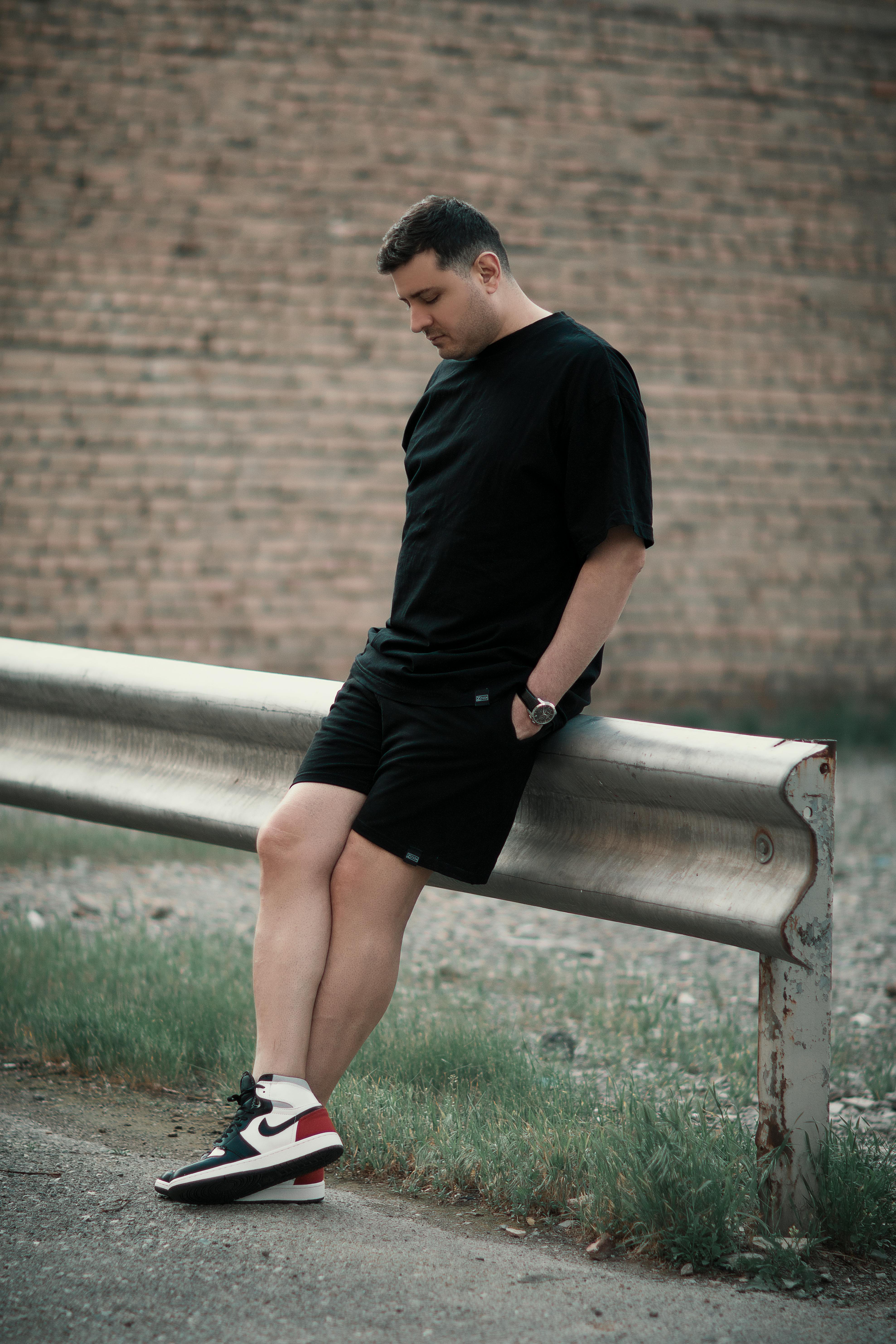 bezplatná Základová fotografie zdarma na téma časopis vogue, černý oblek, chladný Základová fotografie