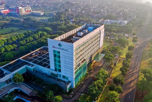 Discover the contemporary architecture of Eka Hospital from an aerial perspective, surrounded by lush greenery in Serpong, Indonesia.