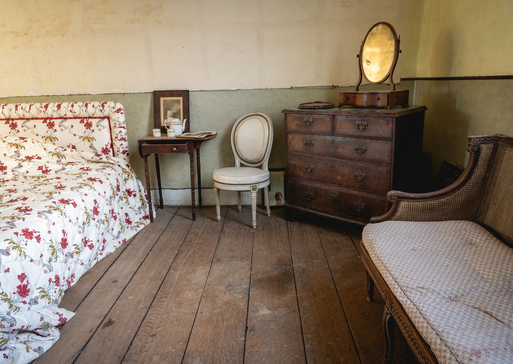 House clearance in Mobberley — crew wrapping and loading on moving day