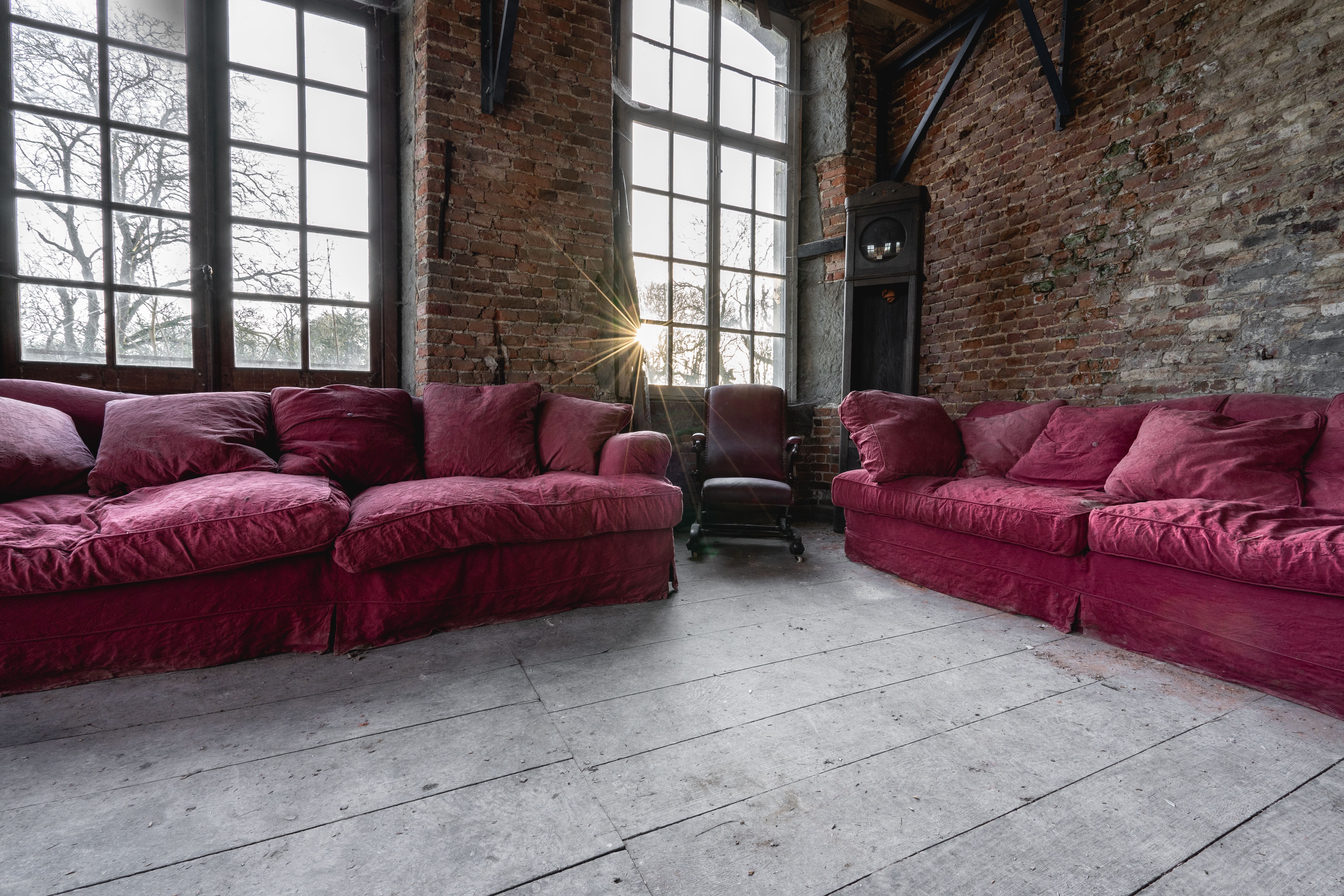 Interior of a Pilsen loft showing exposed brick, high ceilings and modern amenities - pilsen lofts for rent