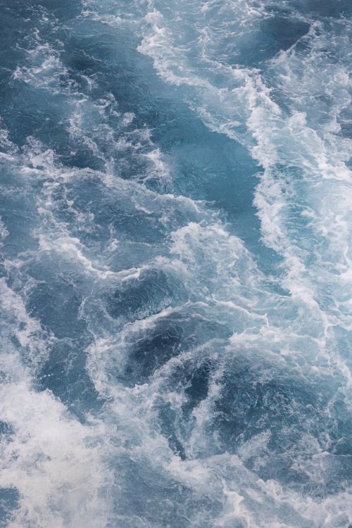 Free Captivating ocean waves in turquoise tones showcasing nature's dynamic beauty. Stock Photo