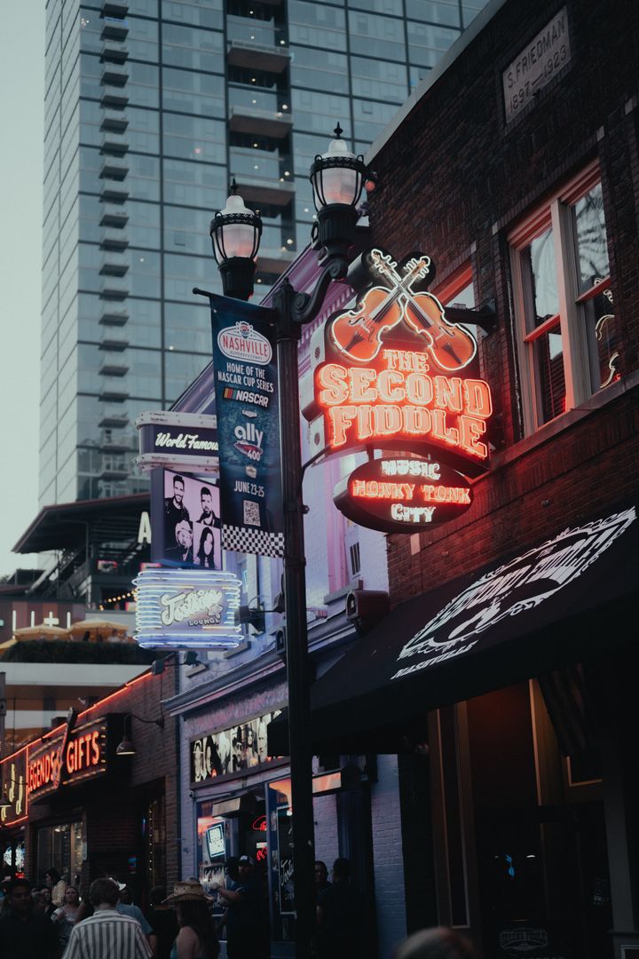 Nashville Travel Guide: Country Music, Hot Chicken, and a City That Changed Fast