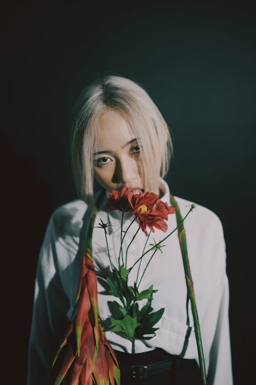 A woman with blonde hair holding flowers