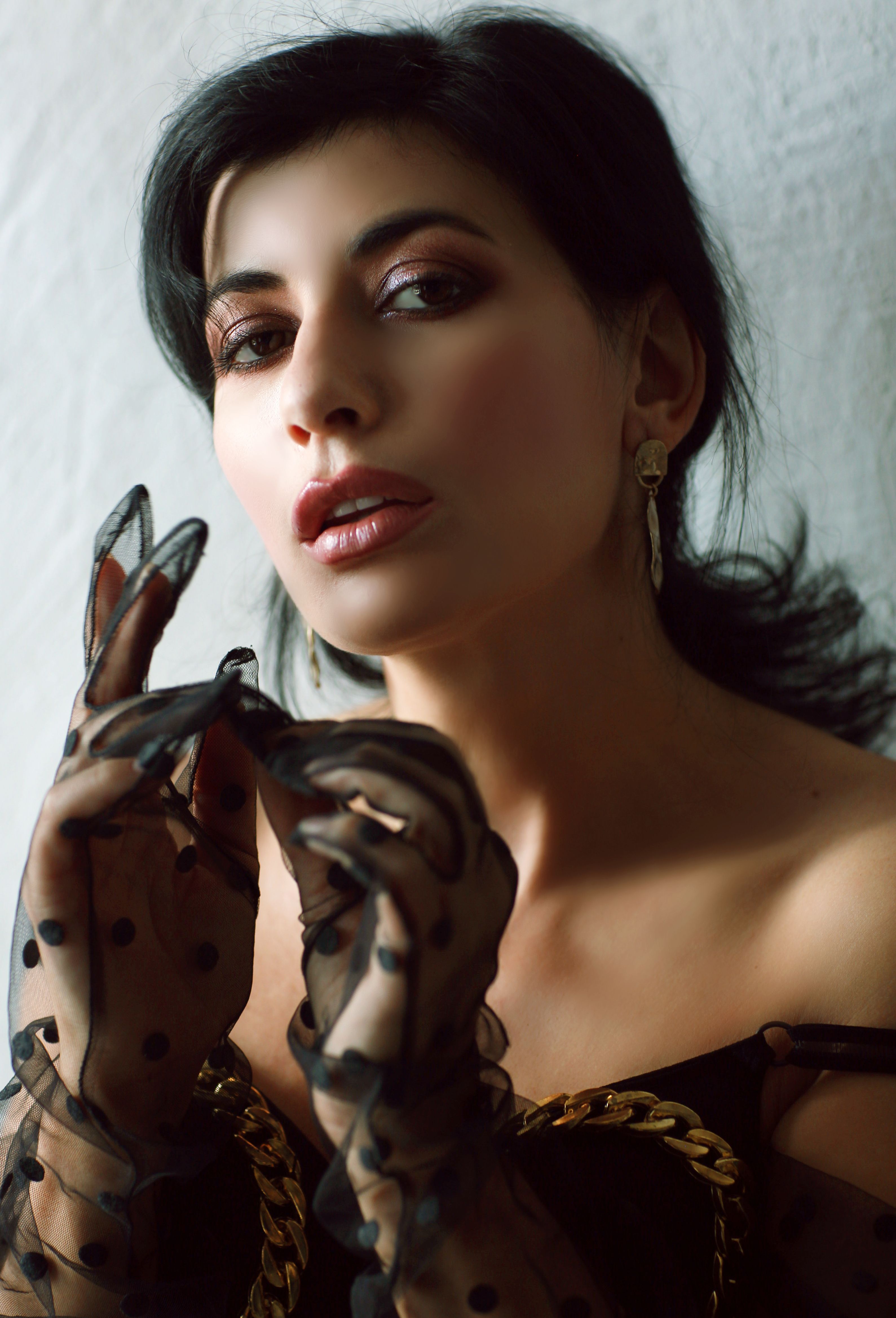 Sophisticated woman in an elegant pose, showcasing luxurious style and chic fashion accessories.